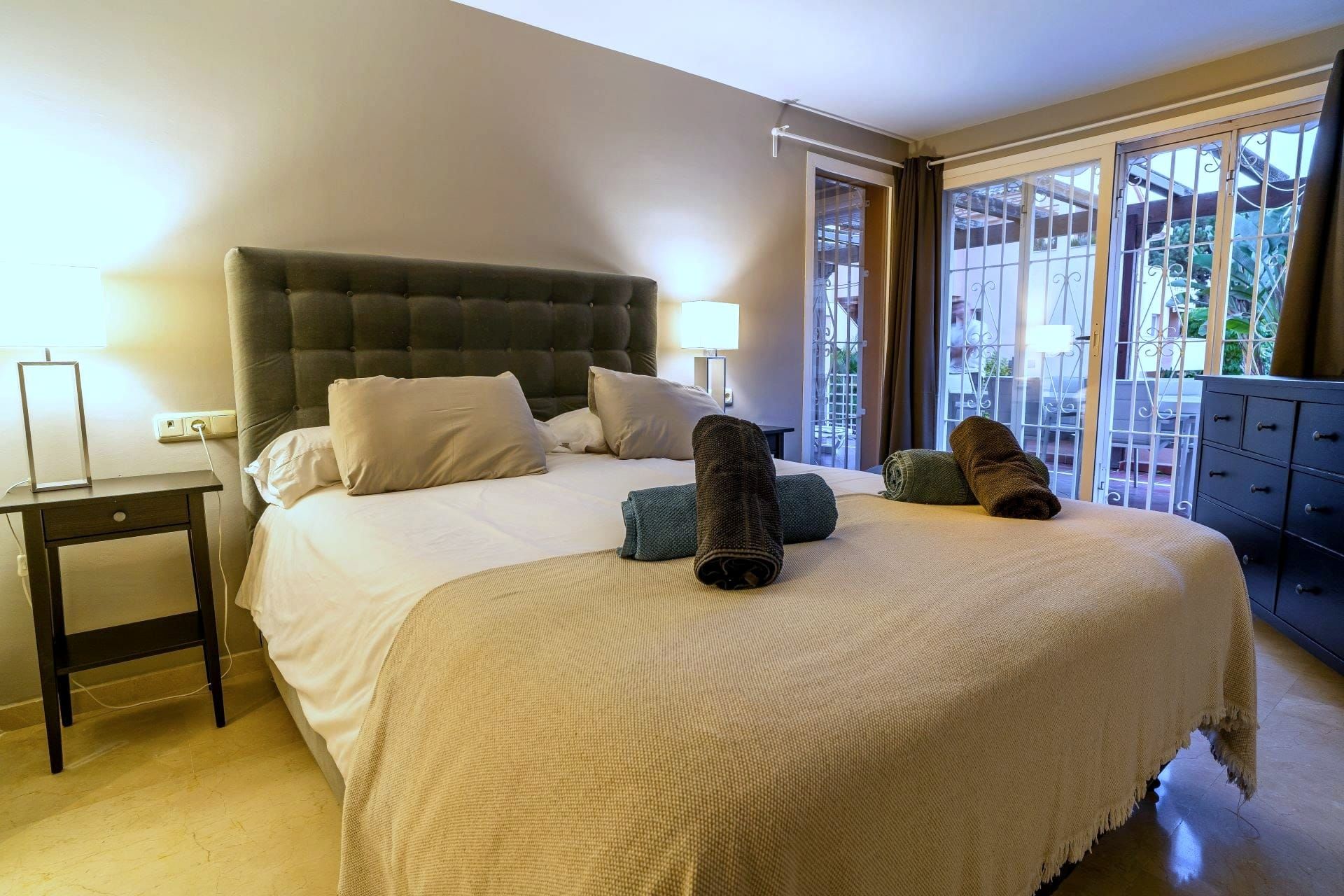 Second bedroom with a double bed