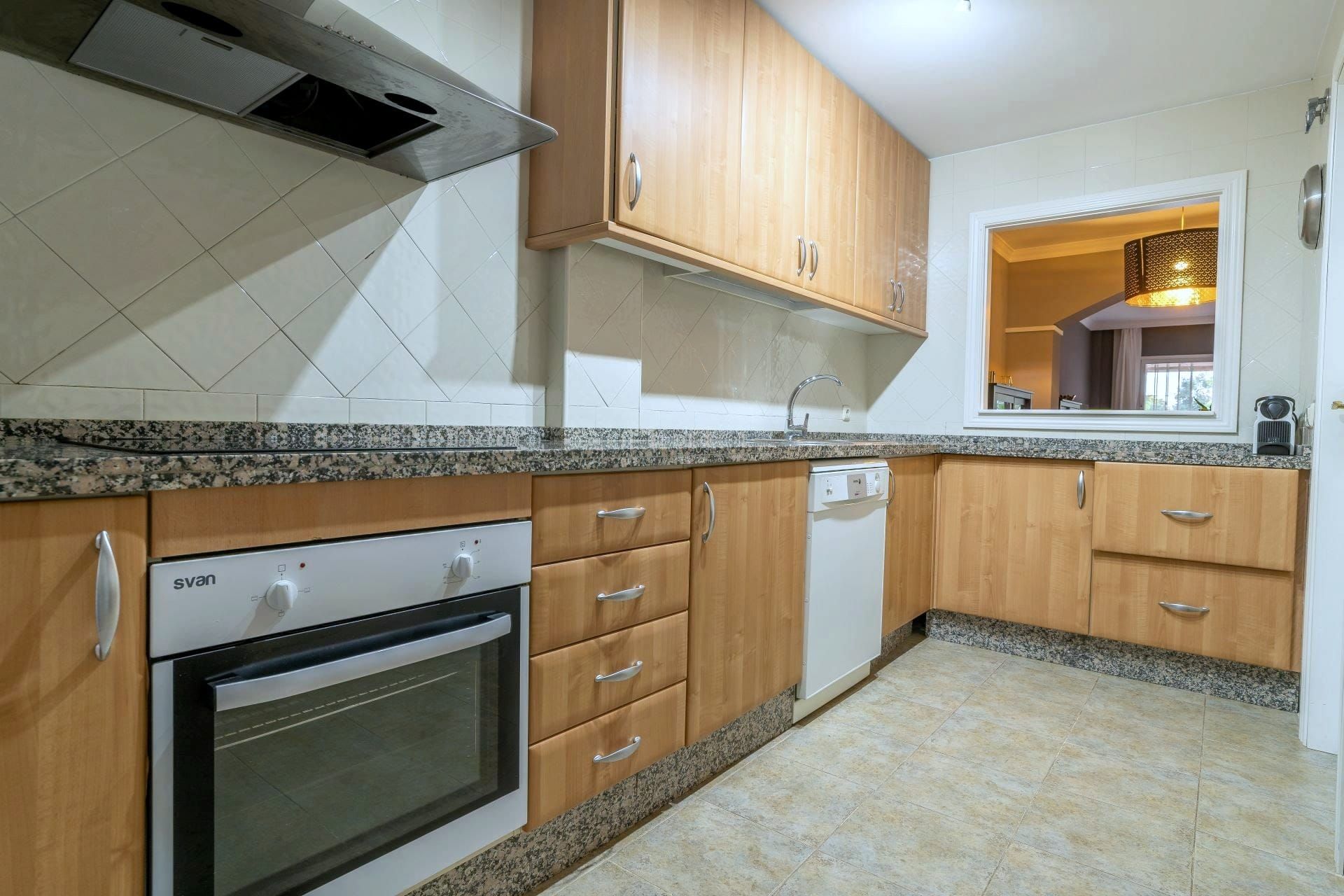 Fully equipped kitchen with oven and dishwasher